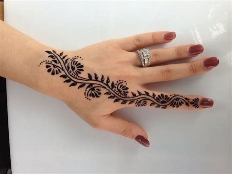 tatouage henné main ancestral et temporaire henna tattoo designs simple henna tattoo