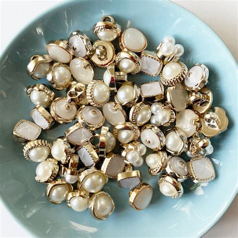 1 Set White Pearl Buttons With Box 100 Pcs With 10 Styles Etsy