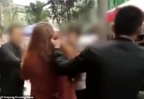 Man Publicly Shames Wife As He Pulls Her Hair On The Street Because She Wants A Divorce Daily
