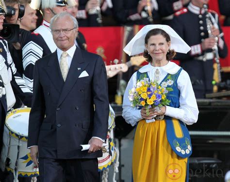 Los Reyes Carlos Xvi Gustavo Y Silvia De Suecia En El Día Nacional La