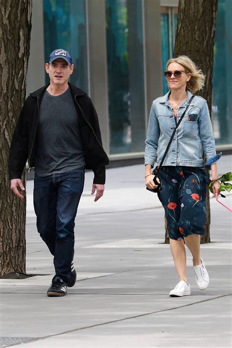 Naomi Watts And Billy Crudup Enjoy A Walk Around Manhattans Downtown