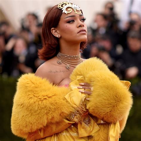 Rihanna No Met Gala Relembre Os Looks Mais Icônicos Da Cantora