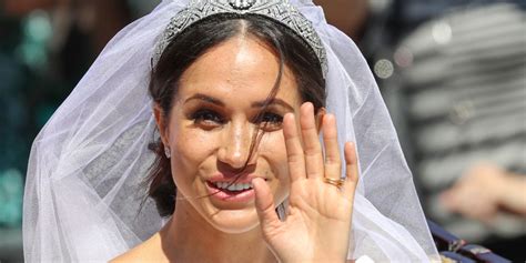 Watch The Moment Meghan Markle Walked Herself Down The Aisle Business Insider