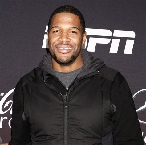 Michael Strahan 2017 Haircut Beard Eyes Weight Measurements