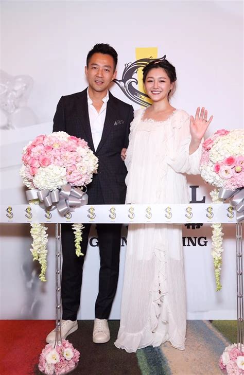 Strict border controls brought on by the coronavirus have separated many families including celebrity ones. Some Netizens Think Barbie Hsu's Husband's Hotel Is ...