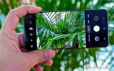 Samsung Galaxy S20 And S20 Hands On Review Design And Camera