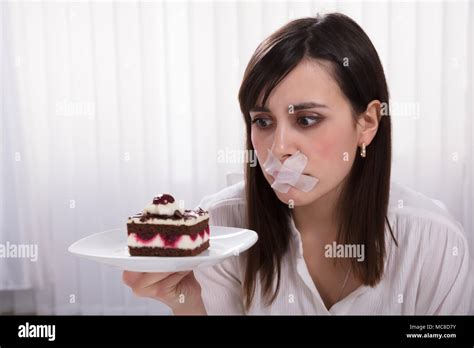 woman tape over mouth stockfotos und bilder kaufen alamy