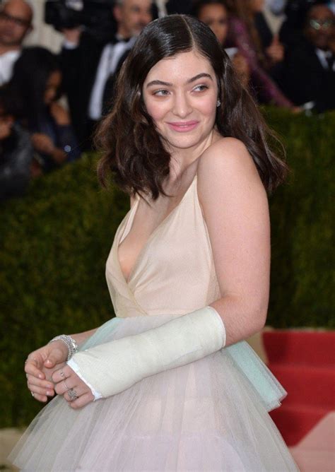 Lorde Braless 13 Photos Thefappening