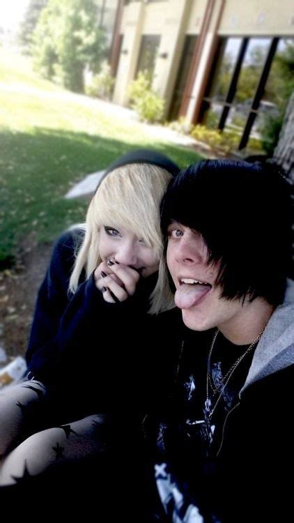 Pin By Desmond On Emo Couples Emo Couples Cute Emo Couples Emo