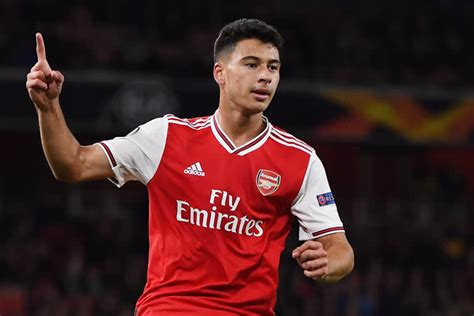 gabriel martinelli signs new long term contract with arsenal
