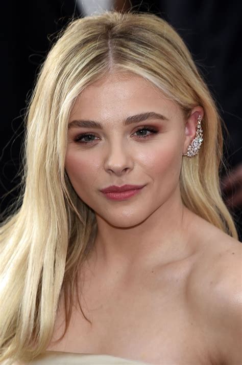 a statement forevermark diamond ear cuff was all chloë grace moretz needed for an incredible