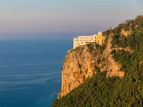 The 10 Most Beautiful Clifftop Hotels In The World Photos Condé