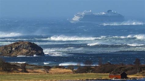 Cruise Ship With 1 300 Passengers Being Evacuated Off Norway Cnn