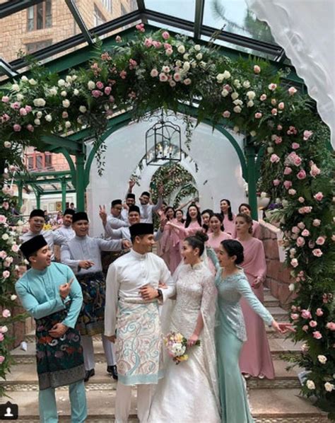 In a jubilant celebration, ceo of berjaya times square and executive director of berjaya assets, chryseis tan together with husband and deputy chairman. Malaysian heiress Chryseis Tan weds fiance Faliq ...