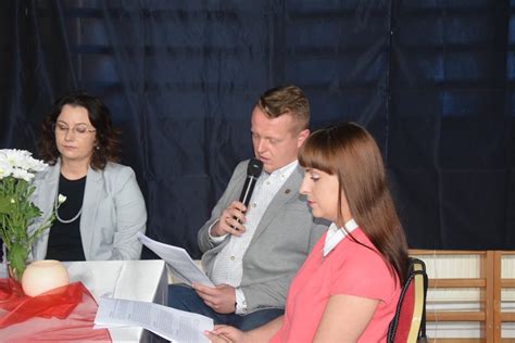 Ja bym nie wypił nawet 30 butelek wody, a co tu mówić o gazowanym. Narodowe Czytanie w Misiach | Gmina Międzyrzec Podlaski