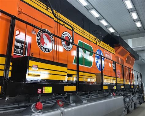 Bnsf Unveils 25th Anniversary Locomotive Trains