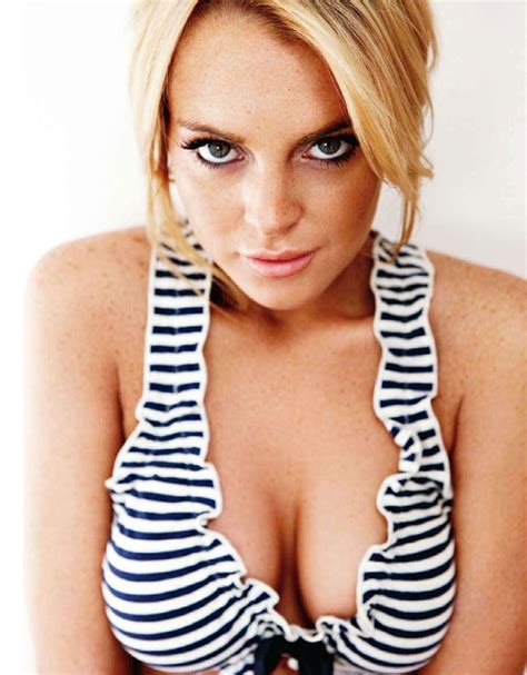 Lindsay Lohan Showing Off Her Huge Boobs And Amazing Cleavage Wow
