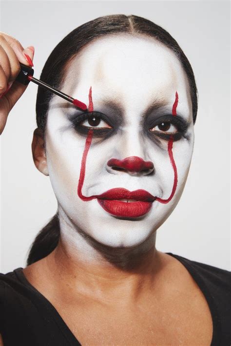 8 Surprisingly Easy Sfx Makeup Tricks To Try For Halloween Clown