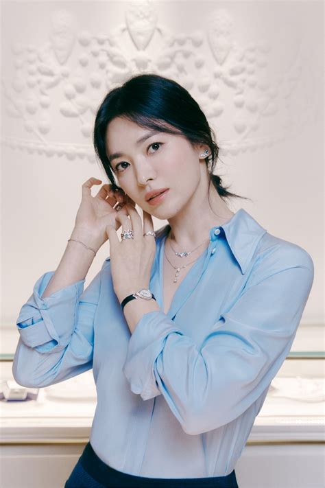 【フォト】ソン・ヘギョ「女神の美しさの仕上げにショーメのジュエリー」 Chosun Online 朝鮮日報
