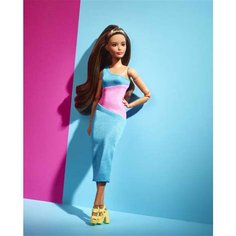 Boneca Barbie Signature Looks Petite Morena 15 Hjw82 Mattel Real