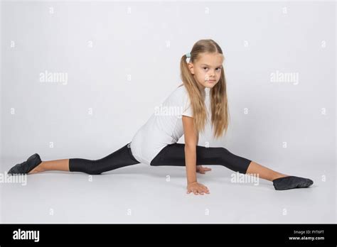 Girl Gymnast Trying To Do The Splits Stock Photo Alamy