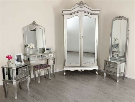Discover the latest variety of beautiful shapes. Mirrored Silver French Style Mirror Gold Shabby Chic ...