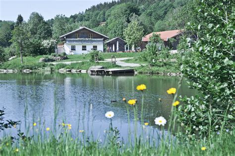 Offers 53 accommodations with minibars and safes. St. Englmar und Umgebung - erholungsort-sankt-englmar.de