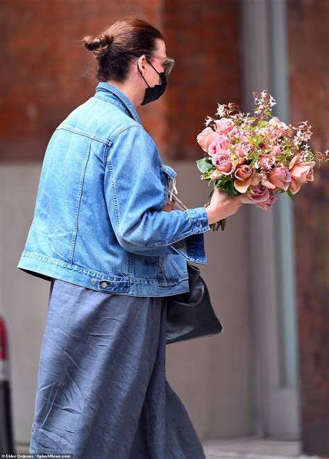 Linda Evangelista Seen Makeup Free On Rare Outing After Plastic Surgery Left Her Face