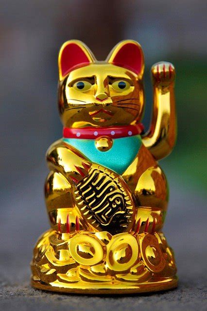 Maneki Neko The Meaning Of Lucky Cat Statues Encyclopaedia Felidae