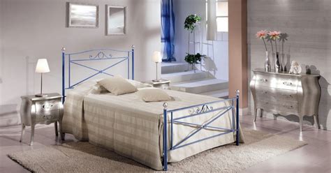 Nel caso ad esempio di una persona particolarmente alta, lo standard di lunghezza di 200 cm potrebbe non bastare e sorge quindi la necessità di adattare la struttura del letto per un materasso da. Letto a una piazza e mezza Nuovala interamente in ferro ...