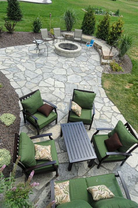 The easiest way is by making a pathway between your favorite plants. 48+ Top Natural Paving Stones Ideas for Patio Designs 2021 ...