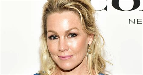 Jennie Garth Stands Up To Critics Who Say Her Face Changed I M Human