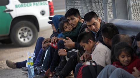 2,000 Migrants Expected at Mexican Town Along Texas Border ...