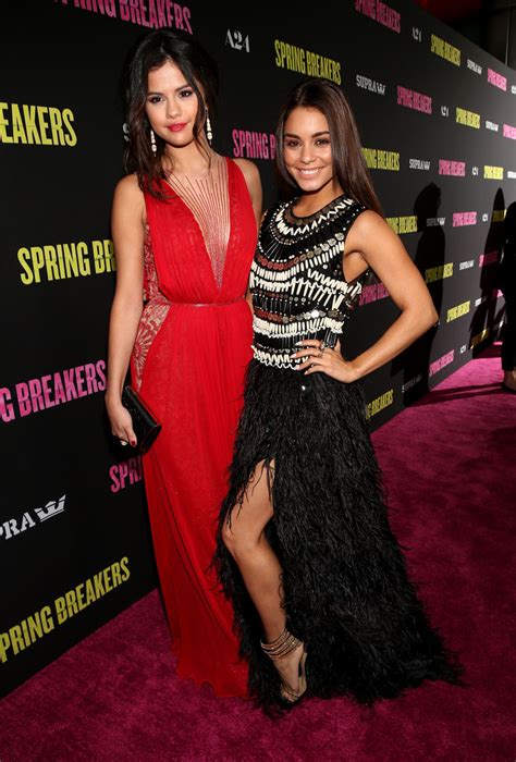Selena Gomez Vanessa Hudgens Sul Red Carpet Di Spring Breakers Ad