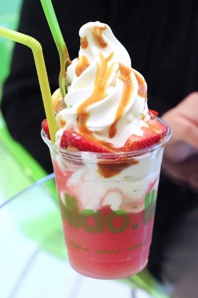Llaollao (pronounced as yao yao) is a spanish frozen yogurt franchise brand founded in denia in the province of alicante, spain. Llao Llao: delicioso frozen yogurt en Bilbao | DolceCity.com