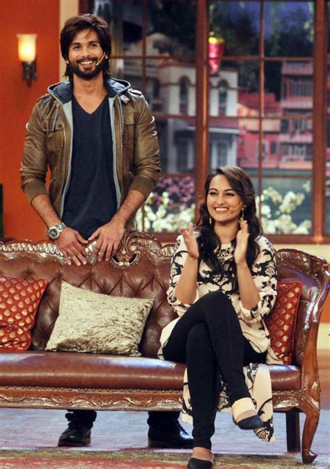 Pix Shahid Sonakshi Promote R Rajkumar On The Sets Of Comedy Nights With Kapil Movies