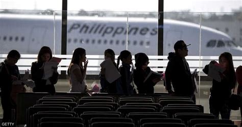 صورة مرعبة من مطار في الفلبين ثعبان بين المسافرين سكاي نيوز عربية