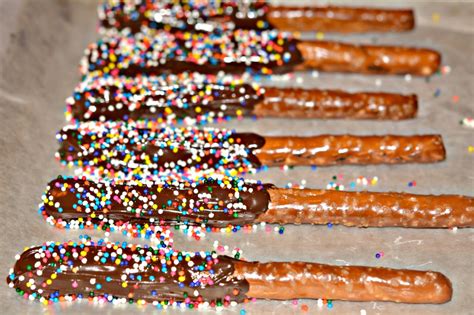 Chocolate Dipped Pretzel Rods Because Sprinkles Make You Smile Hugs And Cookies Xoxo