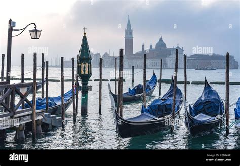 Venice Italy 15 Nov 2022 Morning Views Of Gondolas The Grand