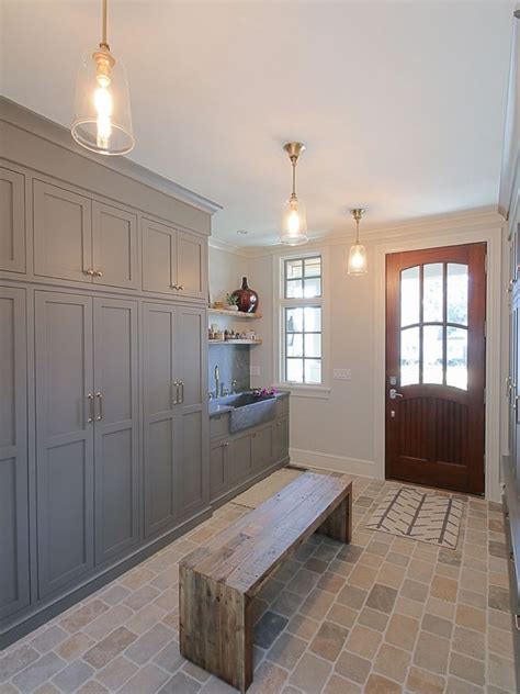 10 Mudroom Floor Tile Ideas