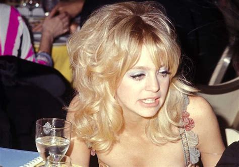 On What She Sees In The Mirror 20 Inspiring Quotes From Goldie Hawn