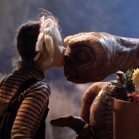 Gertie Kissing Et Et The Extra Terrestrial The Kiss A