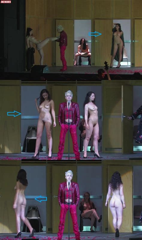 Franziska Hetzel Nuda Anni In Dreigroschenoper Stage Play