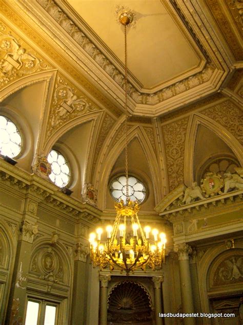 A királyi váró a nyugati pályaudvaron sissi és ferenc józsef részére épült. Lásd Budapestet!: Nyugati pályaudvar
