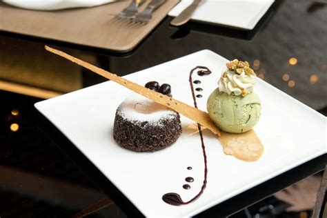 Whether you own a fine dining establishment, upscale restaurant, or eclectic cafe, thoughtful and attentive plating is sure to improve customers'. 4 Tips To Become An Artist In Plating - Escoffier Online
