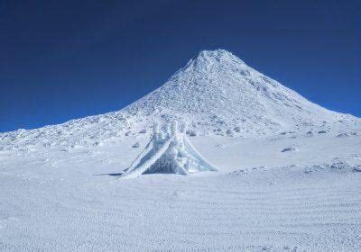 Fotos únicas e incríveis da Montanha do Pico com neve Fevereiro
