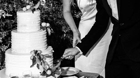 Marriage photography trends expected to reign 2017 and beyond. Formal Meals and Towering Cakes: The Top Wedding Food Trends for 2017 - Vogue