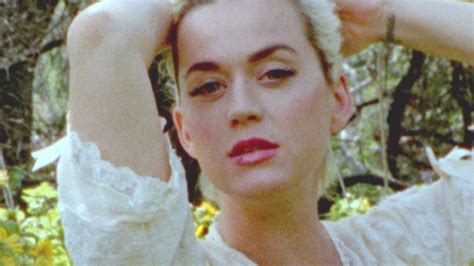 Pregnant Katy Perry Goes Completely Nude In Moving Daisies Music