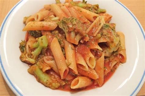 Pasta mit Brokkoli - Tomaten - Soße