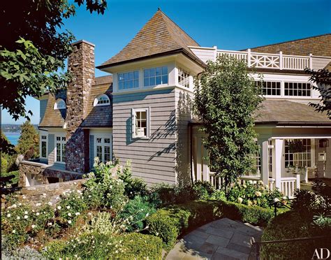 26 Beautiful And Beachy Shingle Style Homes Shingle Style Homes